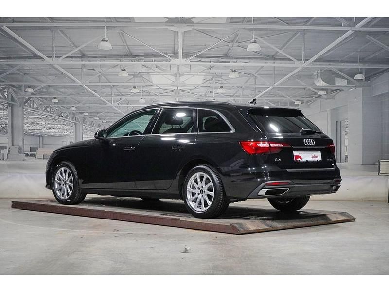 Gebraucht Audi A4 Sport 163 PS (119 kW) 2022 Mythosschwarz metallic Kombi