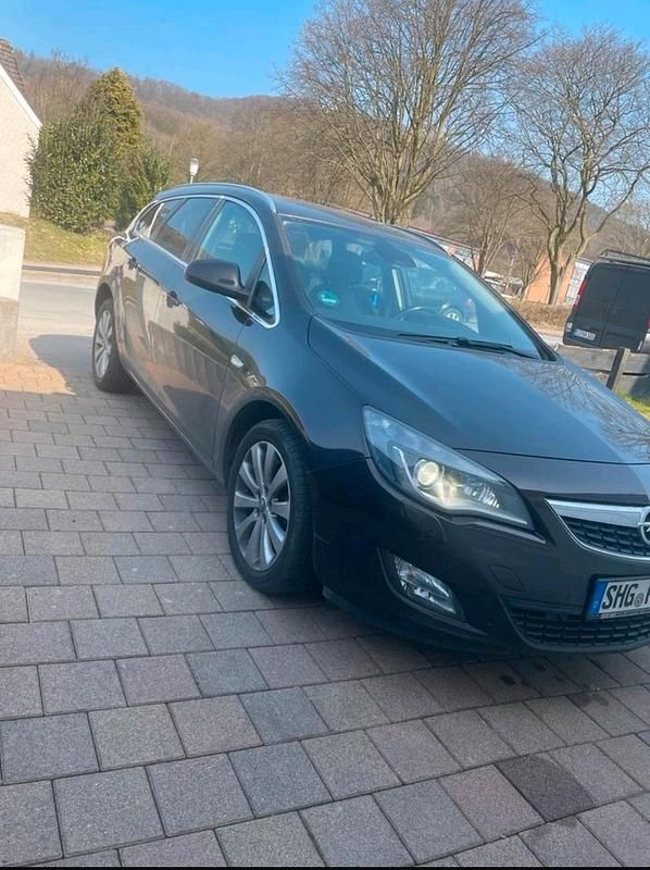 Gebraucht Opel Astra 140 PS (102 kW) 2012 Andere farben Kombi