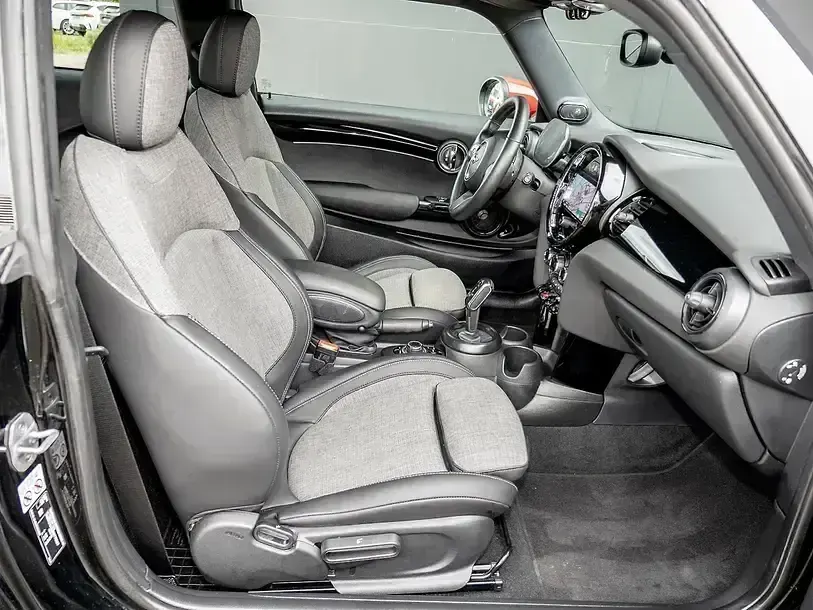 Używany Mini Cooper 136 KM (100 kW) 2023 Czarny Hatchback