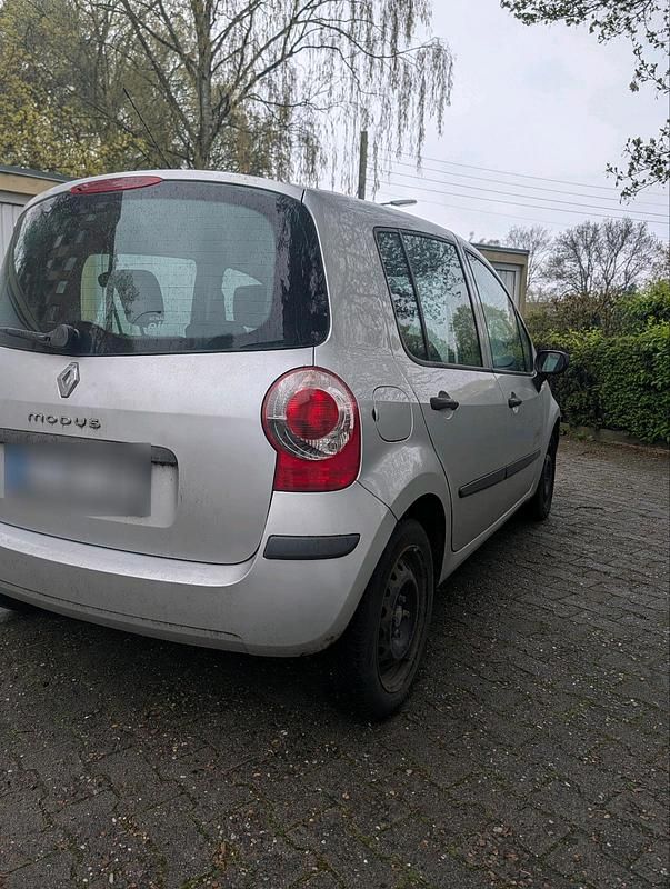 Second-hand Renault Modus 75 CP (55 kW) 2007 Argintiu Monovolum