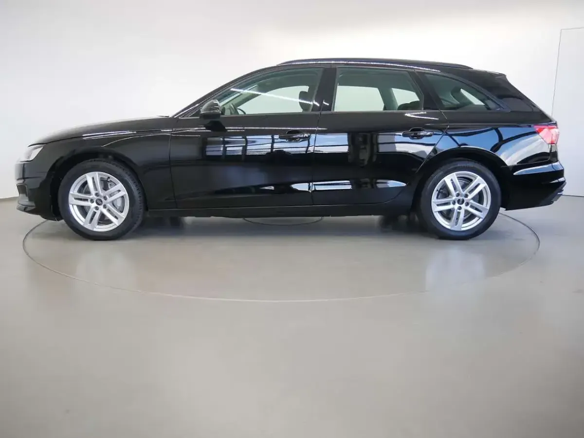Gebraucht Audi A4 Sport 204 PS (150 kW) 2023 Brillantschwarz Kombi