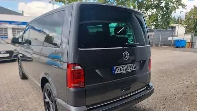 Käytetty VW Multivan Generation Six 204 HP (150 kW) 2017 Harmaa Tila-auto
