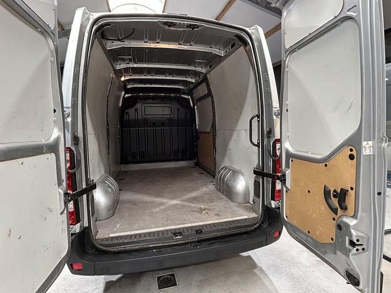 Gebraucht Nissan Interstar 136 PS (100 kW) 2023 Silber Van