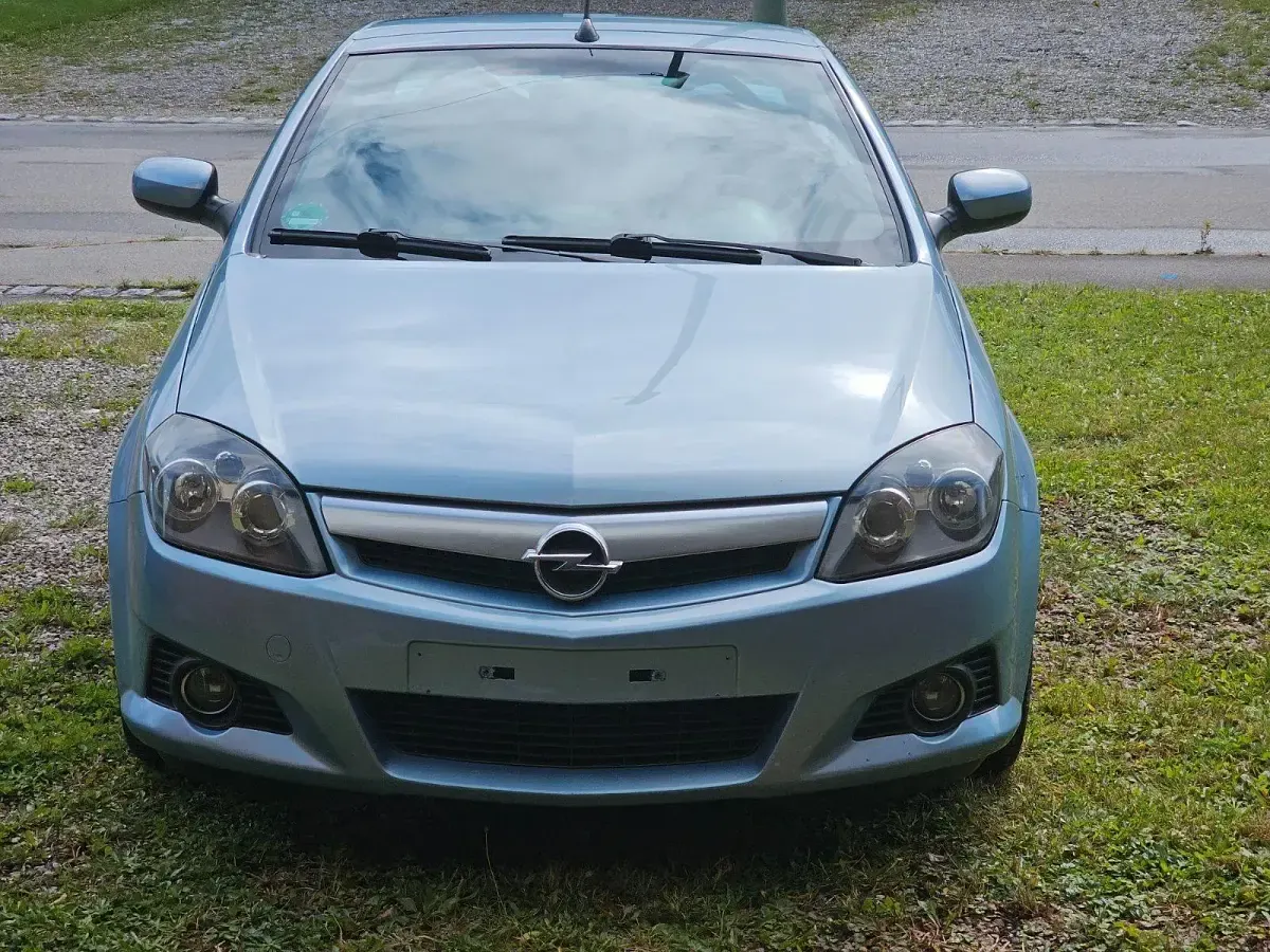 Używany Opel Tigra 125 KM (91 kW) 2005 Niebieski Kabriolet