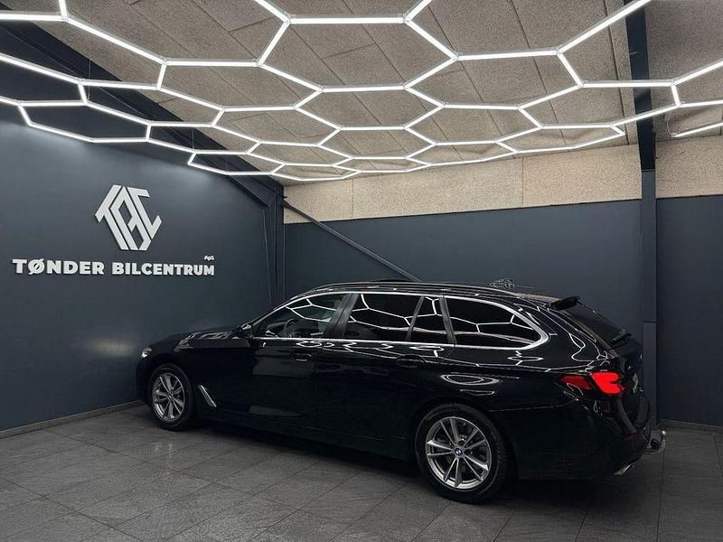 Gebraucht BMW 520 Performance 190 PS (139 kW) 2022 Schwarz Kombi