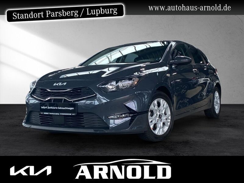 Grau pentametal met. metallic Gebraucht 2024 Kia Ceed Comfort Limousine | 21.880 € (Superpreis) - Bild 1/4
