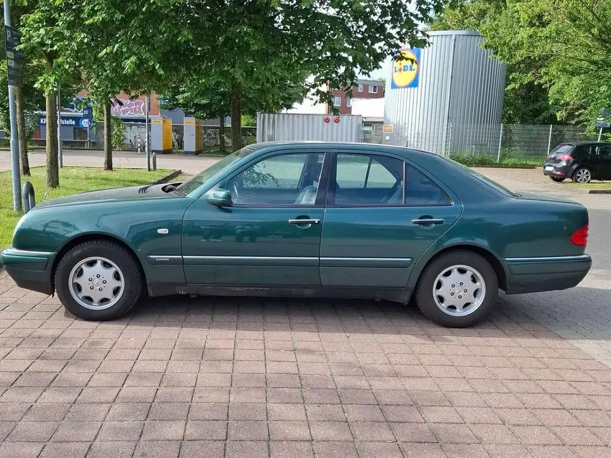 Gebraucht Mercedes E240 Elegance 170 PS (125 kW) 1999 Limousine