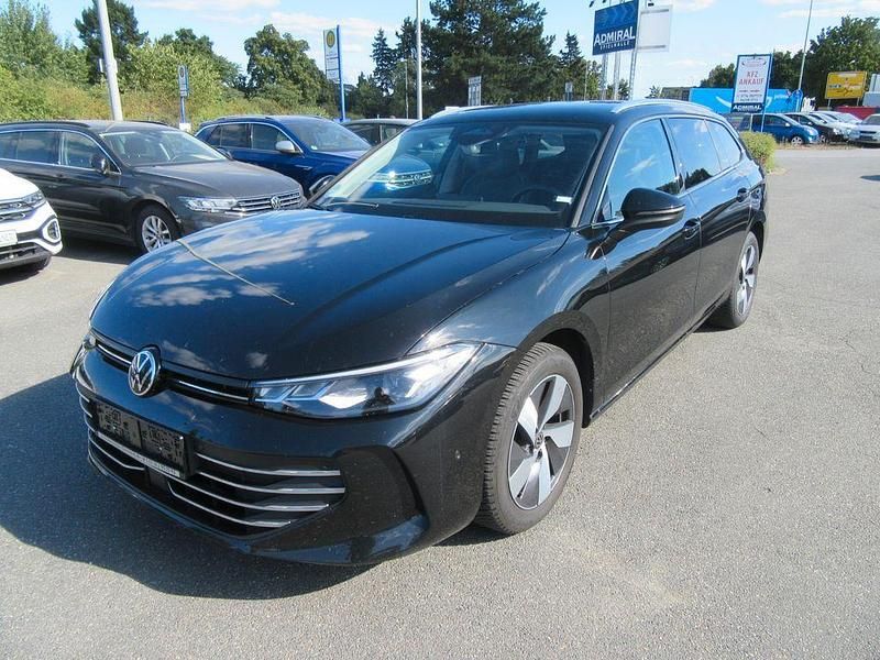 Schwarz (metallic) Gebraucht 2024 VW Passat Business Kombi | 27.990 € - Bild 1/4