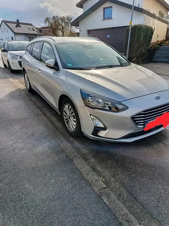 Używany Ford Focus Titanium 125 KM (91 kW) 2020 Srebrny Sedan/Limuzyna