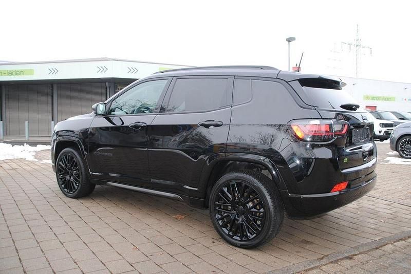 Gebraucht Jeep Compass 131 PS (96 kW) 2024 Solid black SUV