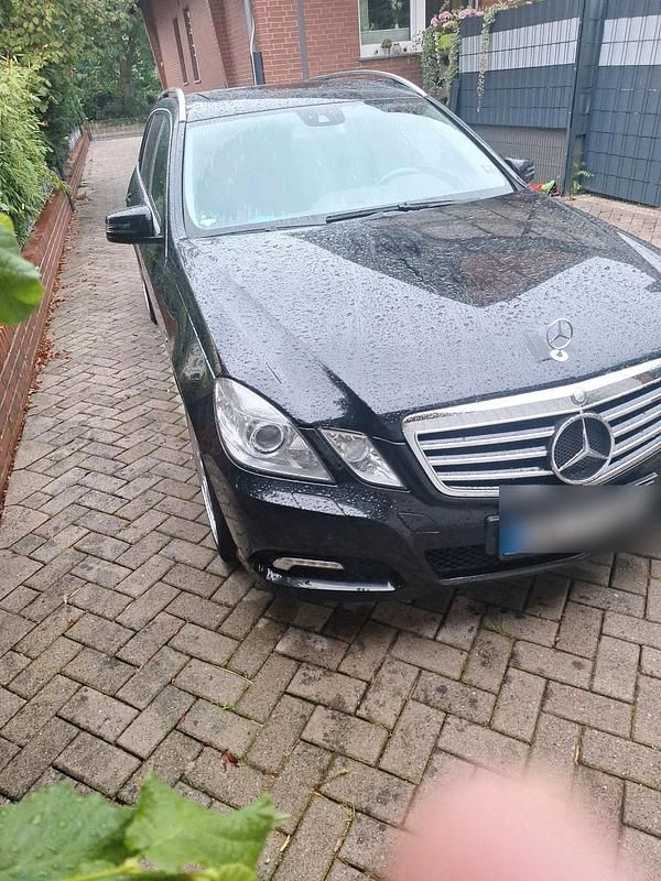 Schwarz Gebraucht 2010 Mercedes E220 Elegance Kombi | 9.000 € (Teuer) - Bild 1/4
