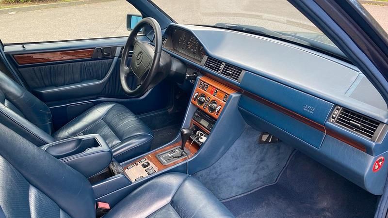 Gebraucht Mercedes E280 AMG 193 PS (141 kW) 1995 Blau Kombi