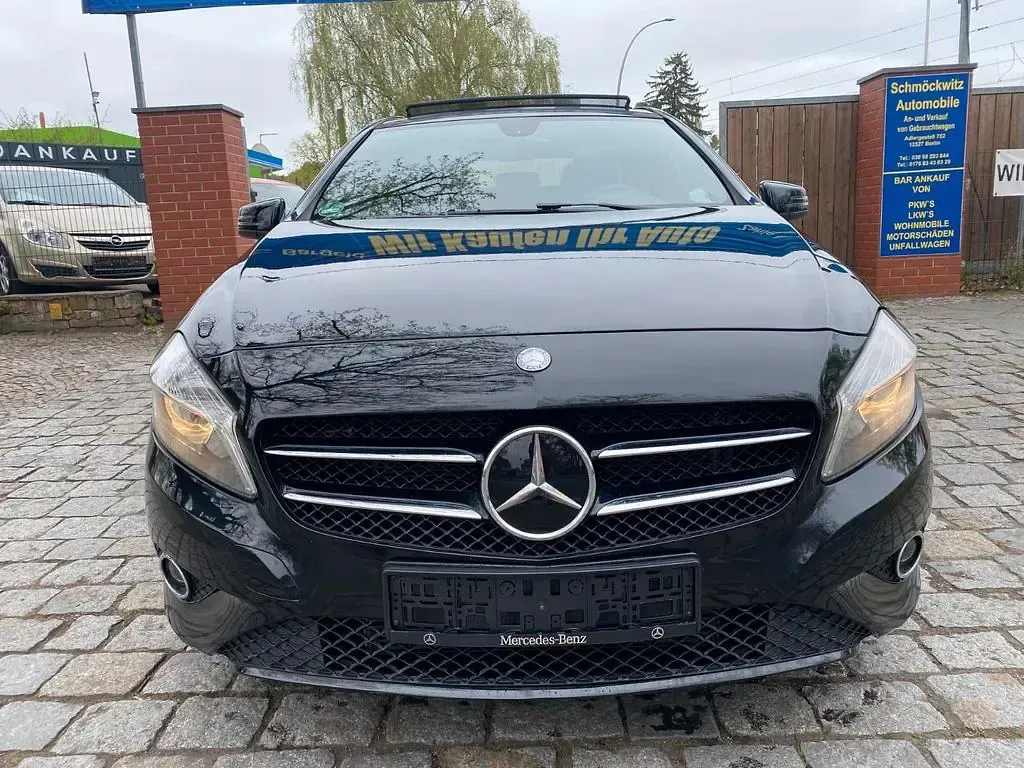 Gebraucht Mercedes A180 122 PS (89 kW) 2012 Schwarz Kleinwagen