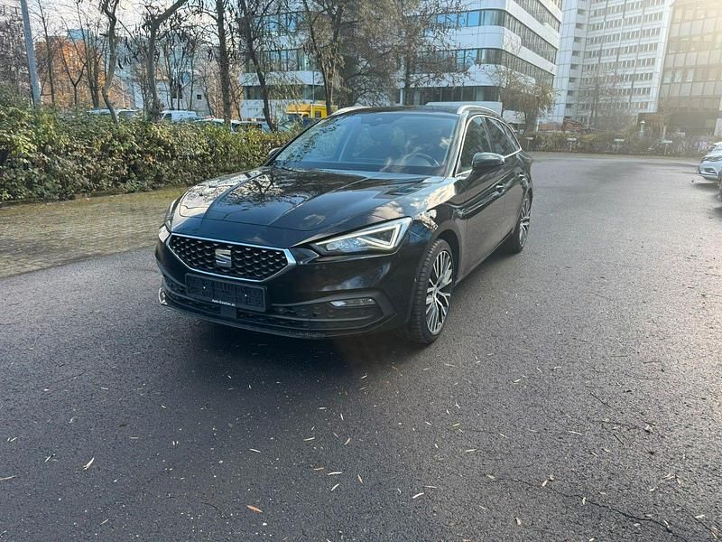 Mitternachtsschwarz Gebraucht 2021 Seat Leon XCELLENCE Kombi | 11.490 € (Fairer Preis) - Bild 1/4