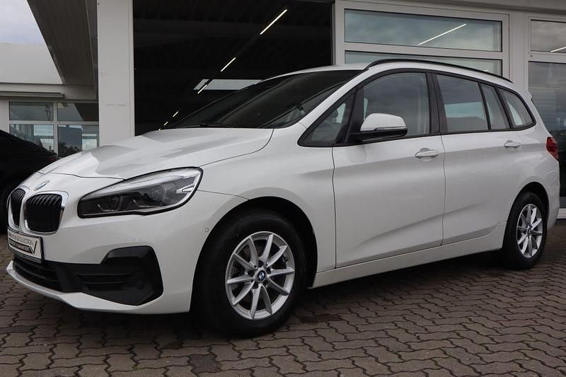 Alpinweiß uni Gebraucht 2021 BMW 216 Gran Tourer Advantage Van / Kleinbus | 23.990 € (Etwas zu teuer) - Bild 1/4
