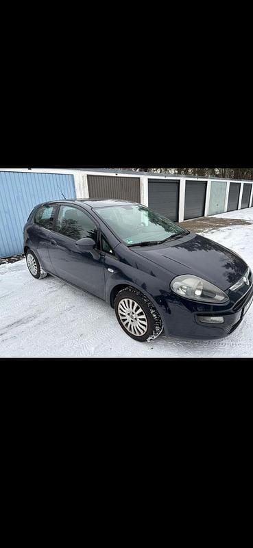Gebraucht Fiat Punto 69 PS (50 kW) 2011 Blau Kleinwagen