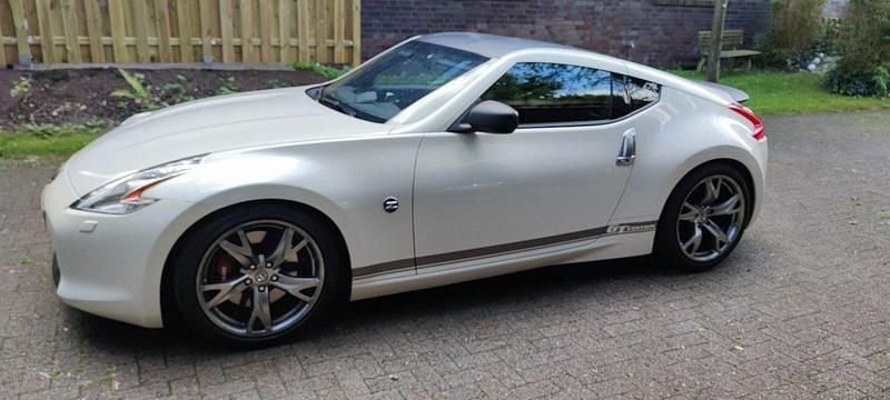 Weiß Gebraucht 2012 Nissan 370Z GT Coupé | 30.000 € (Teuer) - Bild 1/4