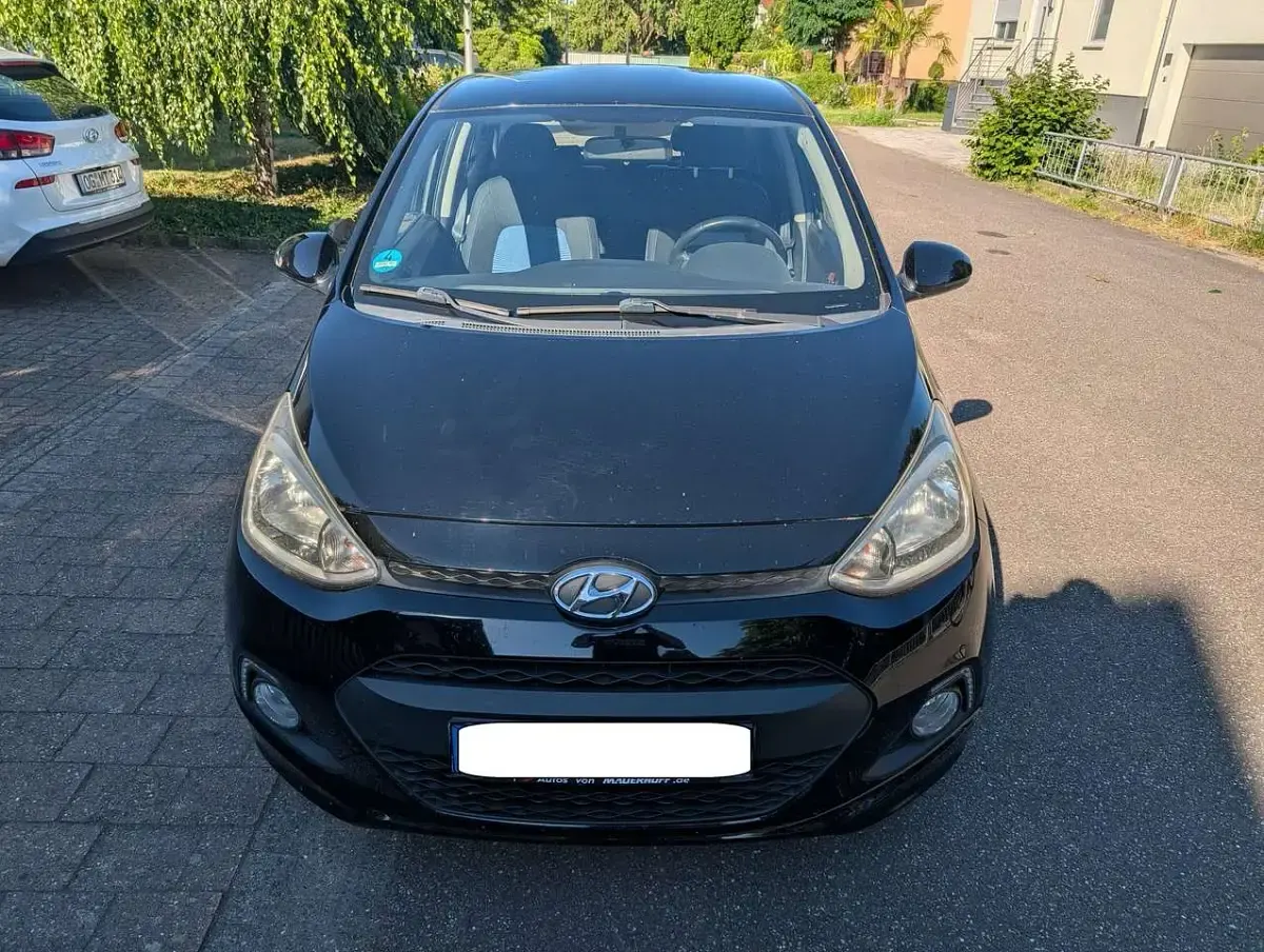 Gebraucht Hyundai i10 Edition 87 PS (63 kW) 2015 Schwarz Kleinwagen