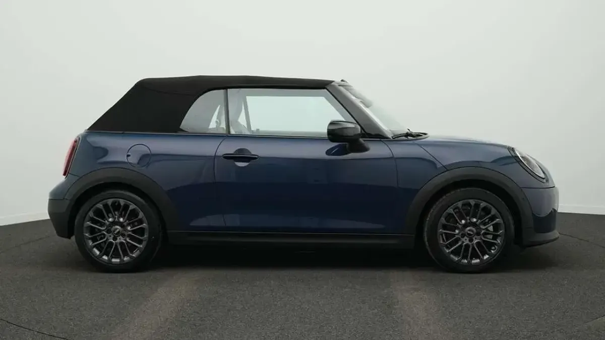 Gebraucht Mini Cooper Cabriolet Favoured 163 PS (119 kW) 2025 Blau Cabrio