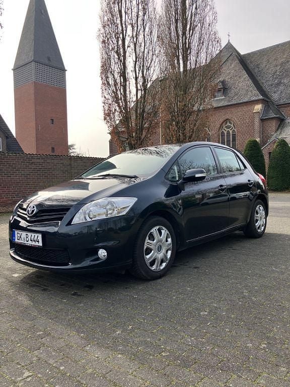Gebraucht Toyota Auris Edition 99 PS (72 kW) 2012 Blau Limousine
