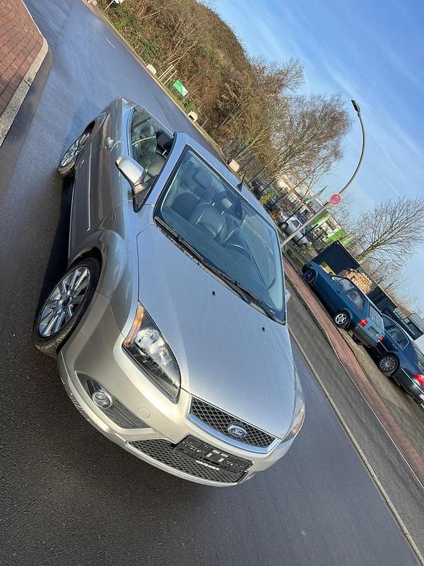 Gebraucht Ford Focus Cabriolet Titanium 145 PS (106 kW) 2007 Silber Cabrio