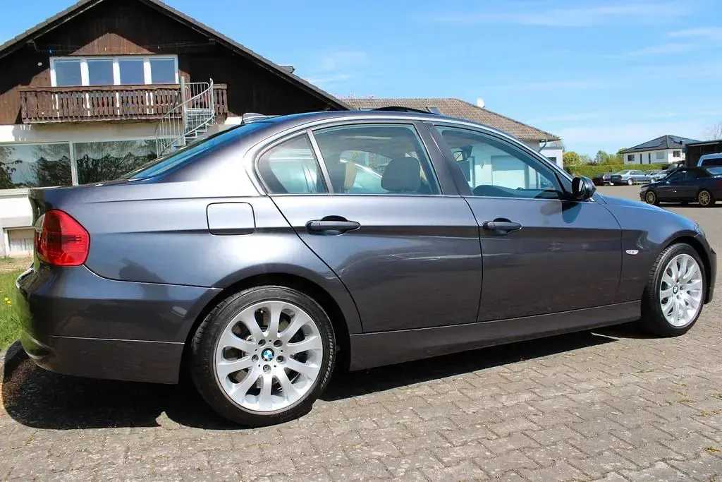 Używany BMW 330 258 KM (189 kW) 2005 Szary Sedan/Limuzyna