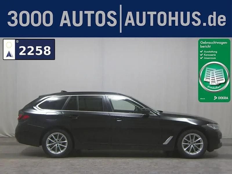 Schwarz ii Gebraucht 2021 BMW 520 Performance Kombi | 21.990 € (Fairer Preis) - Bild 1/4