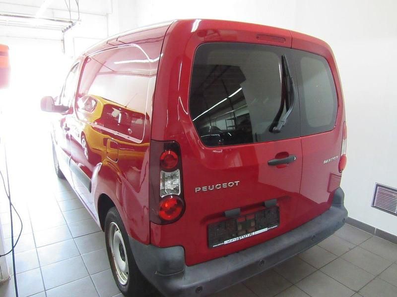 Gebraucht Peugeot Partner Premium 99 PS (72 kW) 2017 Rot Van / Kleinbus