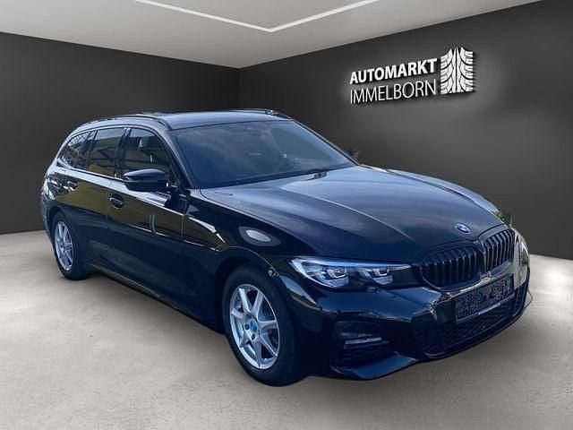 Schwarz Gebraucht 2021 BMW 320 M Sport Kombi | 30.700 € (Superpreis) - Bild 1/4