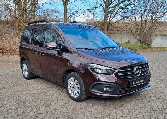 Gebraucht Mercedes T180 Progressive 131 PS (96 kW) 2021 Rot Van / Kleinbus