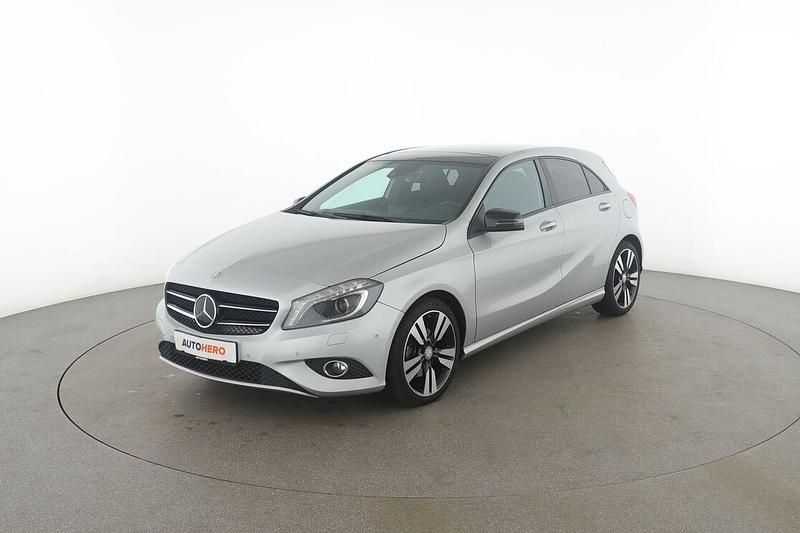 Silber Gebraucht 2015 Mercedes A220 Urban Limousine | 17.640 € (Fairer Preis) - Bild 1/3
