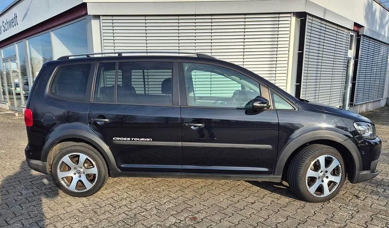 Gebraucht VW Touran Cross 140 PS (102 kW) 2013 Schwarz Van / Kleinbus