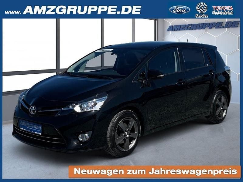 Mystic schwarz met Gebraucht 2015 Toyota Verso Executive Van / Kleinbus | 12.980 € (Fairer Preis) - Bild 1/4