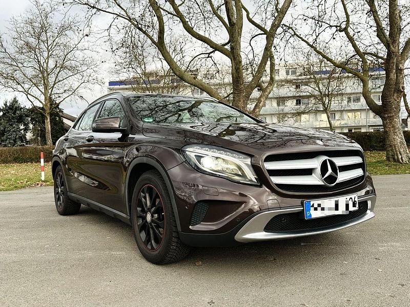 Gebraucht Mercedes GLA200 Urban 156 PS (114 kW) 2014 Braun SUV