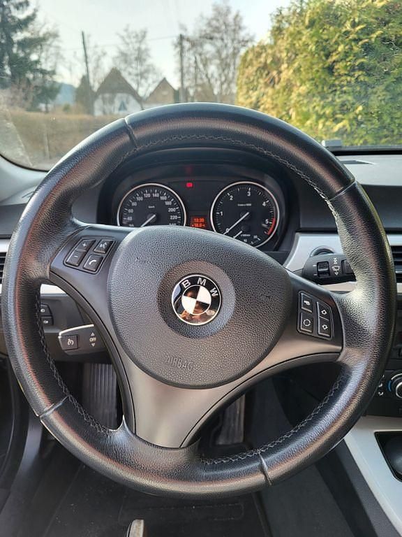Gebraucht BMW 330 Performance 245 PS (180 kW) 2009 Schwarz Limousine