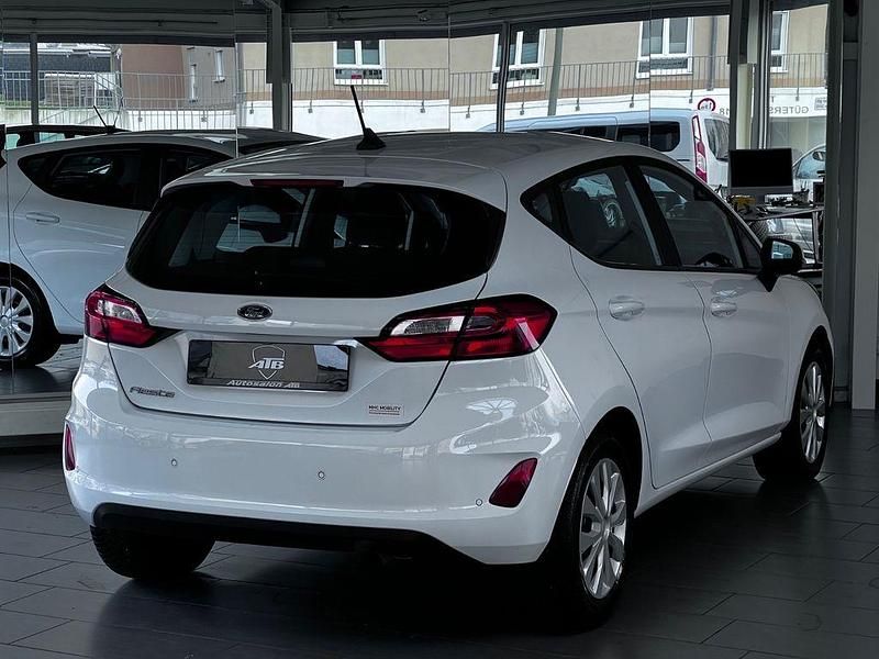 Gebraucht Ford Fiesta Cool & Connect 101 PS (74 kW) 2022 Weiß Limousine