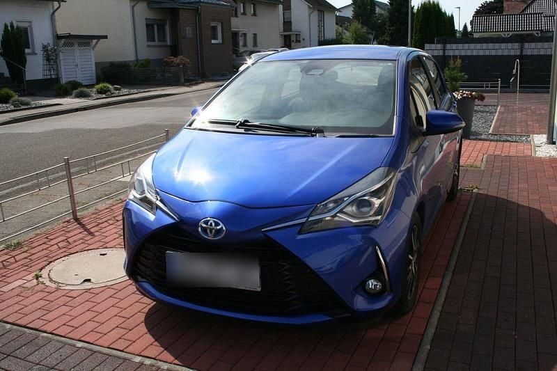 Blau Gebraucht 2018 Toyota Yaris Kleinwagen | 12.300 € (Guter Preis) - Bild 1/4