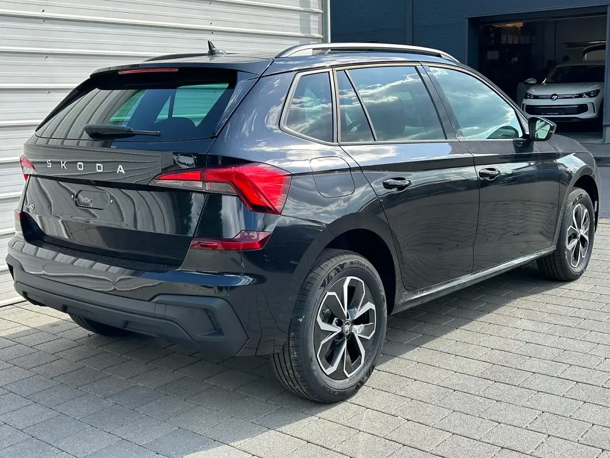 Neu Skoda Kamiq 150 PS (110 kW) 2025 Black magic perleffekt SUV
