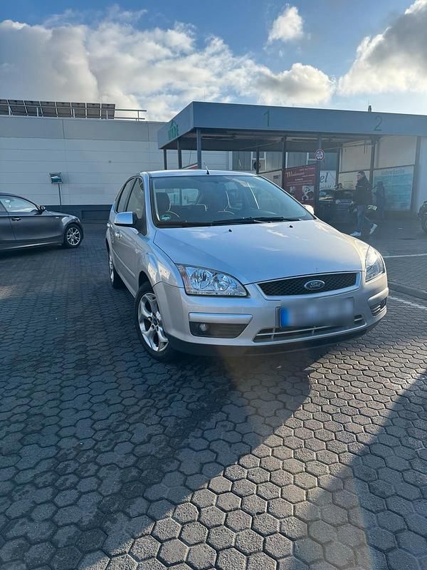 Usata Ford Focus 101 CV (74 kW) 2007 Argento Berlina