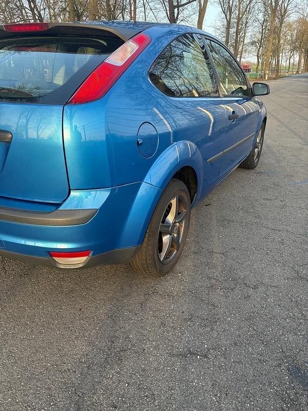 Gebraucht Ford Focus 101 PS (74 kW) 2005 Blau Limousine