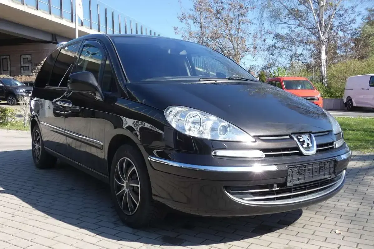 Gebraucht Peugeot 807 Tendance 163 PS (119 kW) 2011 Braun Van / Kleinbus