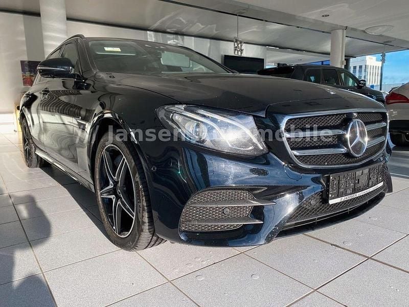 Gebraucht Mercedes E300 AMG line 194 PS (142 kW) 2019 Ung. schwarz  unilack Kombi