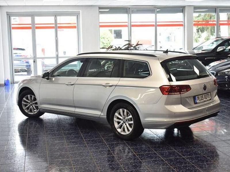 Silber Gebraucht 2021 VW Passat Kombi | 17.770 € (Fairer Preis) - Bild 1/4