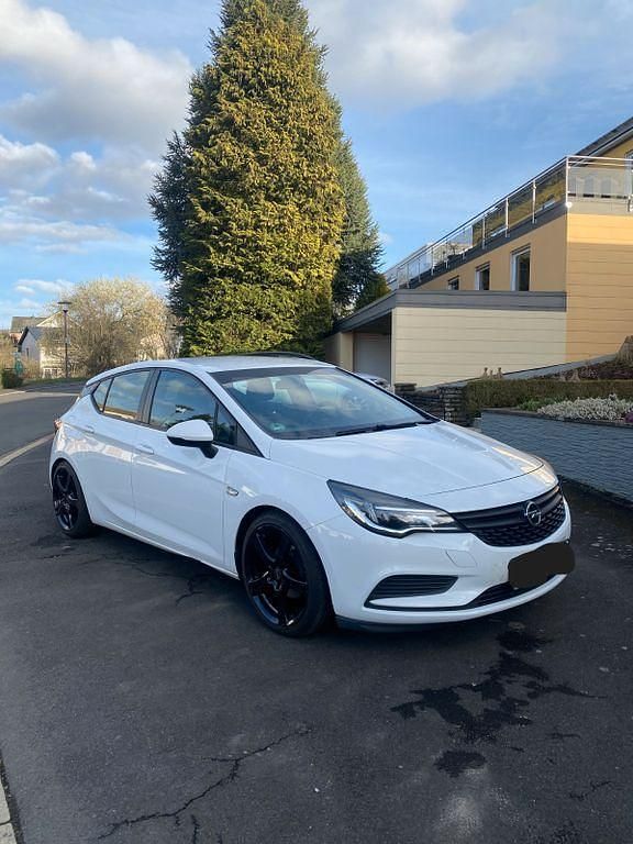 Gebraucht Opel Astra Active 105 PS (77 kW) 2016 Weiß Limousine