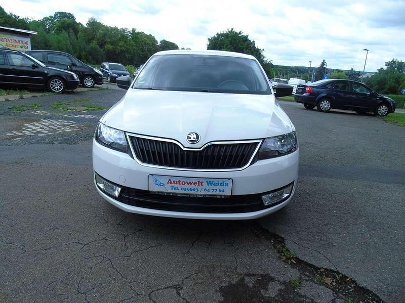 Bila candy/candyweiss Gebraucht 2014 Skoda Rapid Active Kleinwagen | 5.790 € (Fairer Preis) - Bild 1/4