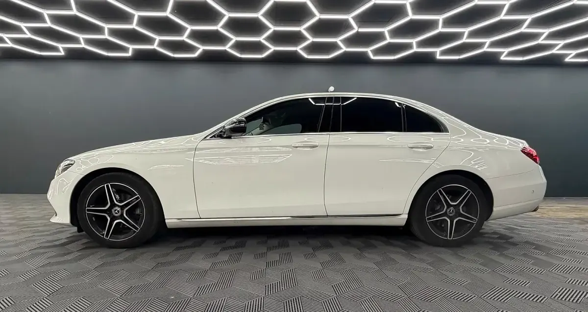 Gebraucht Mercedes E200 184 PS (135 kW) 2016 Weiß Limousine