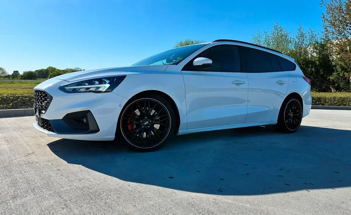 Gebraucht Ford Focus ST 190 PS (139 kW) 2022 Weiß Kombi