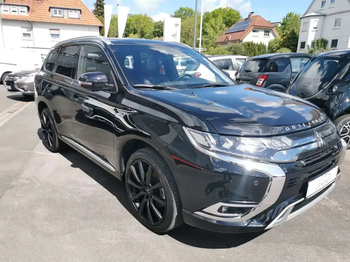Gebraucht Mitsubishi Outlander P-HEV Top 135 PS (99 kW) 2019 Pantherschwarz (p) SUV