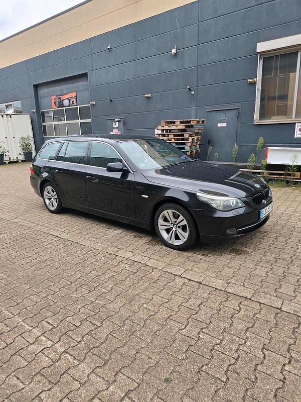 Schwarz Gebraucht 2008 BMW 520 Kombi | 3.800 € (Guter Preis) - Bild 1/4