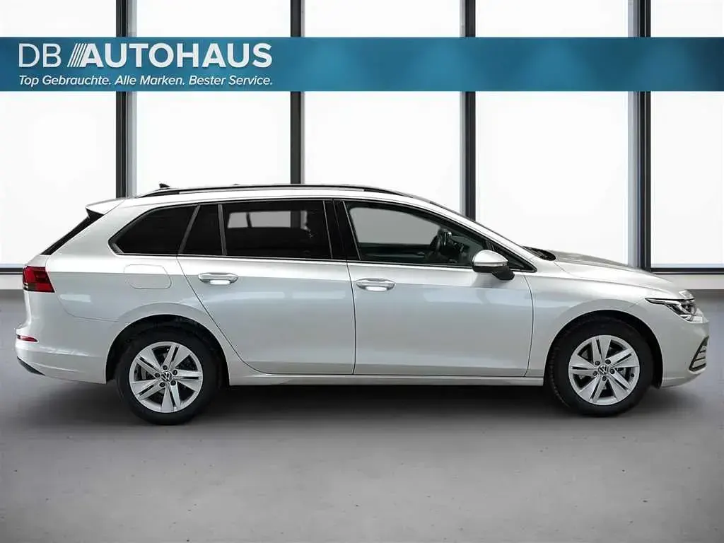 Gebraucht VW Golf VIII Life 110 PS (80 kW) 2024 Silber Kombi